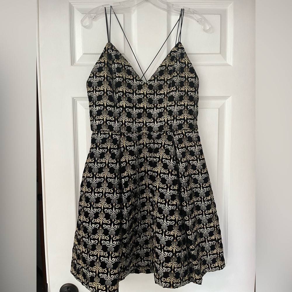 Alice + Olivia Black & Gold Patterned Mini cocktail dress. Fall wedding attire.